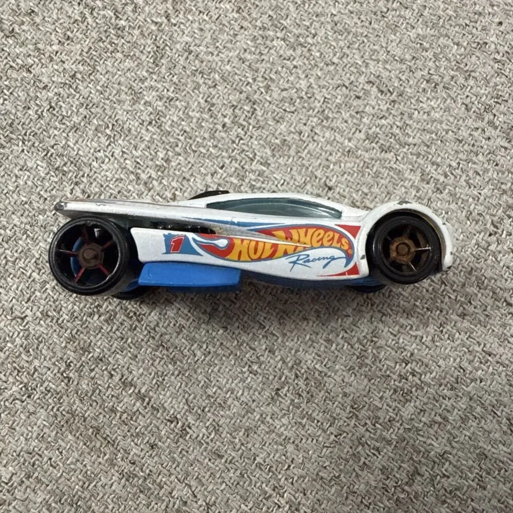 Rare 2001 Hot Wheels Racing Sling Shot #1 White With Blue Windshield Red Rims